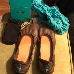 Tieks brown leather 9 flats, with Tieks box, shoe bag and bag.